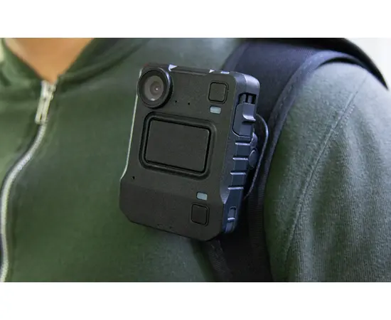 FG-31-000007
    Klick Fast Skulder bæresele
    For radio, kamera
    Ergonomisk utformet
    Shoulder harness with Klick Fast Dock mounted on a comfortable, leather strap just below the left shoulder.
    Suitable for high mounting of devices such as two-way radios, body-worn video cameras and portable gas detection monitors.
        A length-adjustable, elasticated strap fits over the right shoulder to secure the harness
        Can be worn covertly under jackets or over outerwear