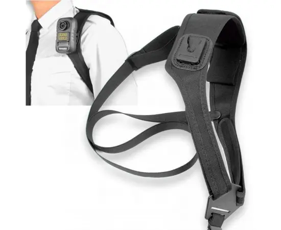 FG-31-000007
    Klick Fast Skulder bæresele
    For radio, kamera
    Ergonomisk utformet
    Shoulder harness with Klick Fast Dock mounted on a comfortable, leather strap just below the left shoulder.
    Suitable for high mounting of devices such as two-way radios, body-worn video cameras and portable gas detection monitors.
        A length-adjustable, elasticated strap fits over the right shoulder to secure the harness
        Can be worn covertly under jackets or over outerwear