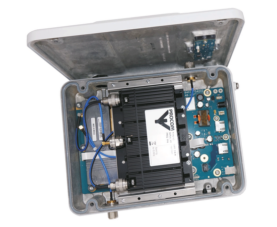 SPECIFICATIONS
ELECTRICAL
MODEL MPX 70/6...
TX/RX FREQUENCY MPX 70/6 L: 406 - 440 MHz
MPX 70/6 H: 430 - 470 MHz
MAX. INPUT POWER 50 W
INSERTION LOSS TX-ANT AND ANT-RX
Single-channel tuned: < 1.4 dB
Multi-channel tuned,
1.5 MHz BW: < 1.5 dB
TX NOISE SUPPRESSION ON RX-FREQUENCY
Single-channel tuned: >90 dB
>80 dB @ 5-7 MHz spacing
Multi-channel tuned,
1.5 MHz BW: >60 dB
RX ISOLATION ON TX-FREQUENCY
Single-channel tuned: >90 dB
>80 dB @ 5-7 MHz spacing
Multi-channel tuned,
1.5 MHz BW: >60 dB
TX/RX SPACING 5 - 13 MHz (see tabel)
IMPEDANCE Nom. 50 Ω
SWR ≤ 1.4
MECHANICAL
TEMP. RANGE –30° C → +60° C
CONNECTORS N-female
BNC(f), TNC(f), UHF(f), SMA(f) on request
DIMENSIONS
(L x W x H) 110 x 154 x 33 mm / 4.33 x 6.06 x 1.30 in.
WEIGHT Approx. 550 g / 1.21 lb